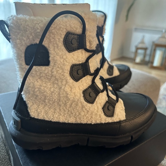 Sorel Explorer II Joan Cozy 100g Boots Snow Black/ Sea Salt Women's Size 7 - Picture 2 of 5